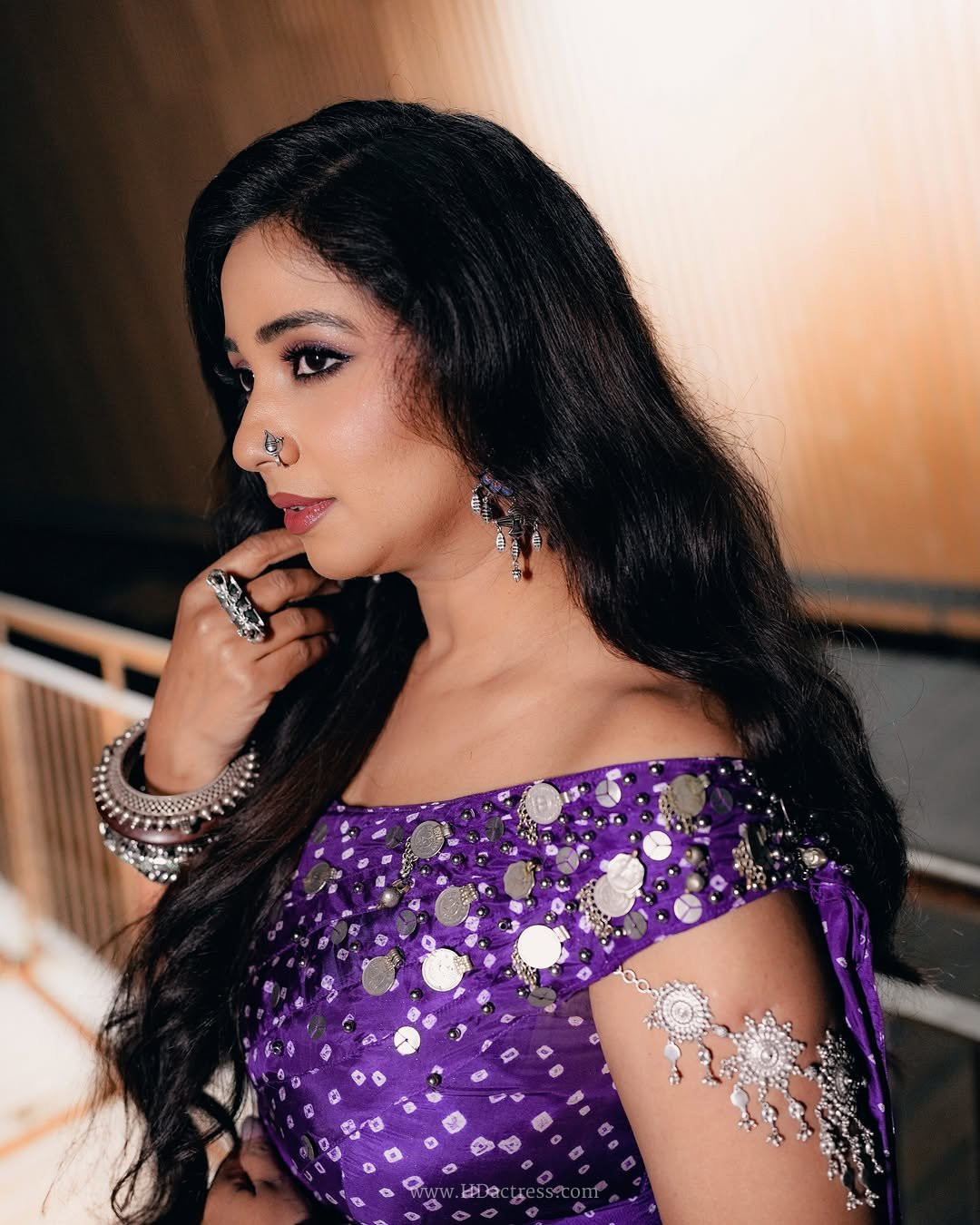 Shreya Ghoshal Body Measurements: 34-28-36 inches (Bra Size: 34B)