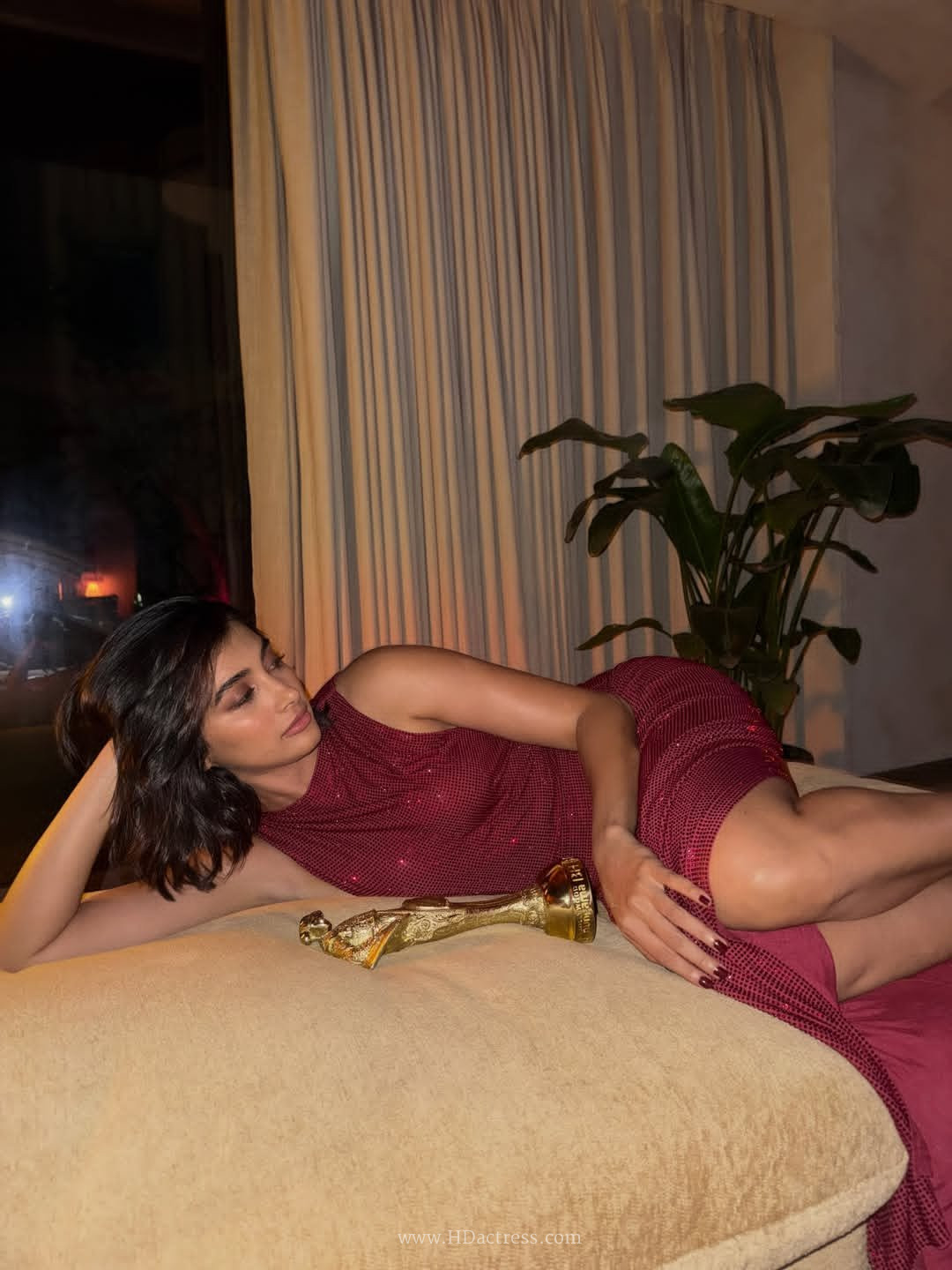 Pooja Hegde Figure Measurements: 34-25-35 inches | Pooja Hegde Bra Size: 34B