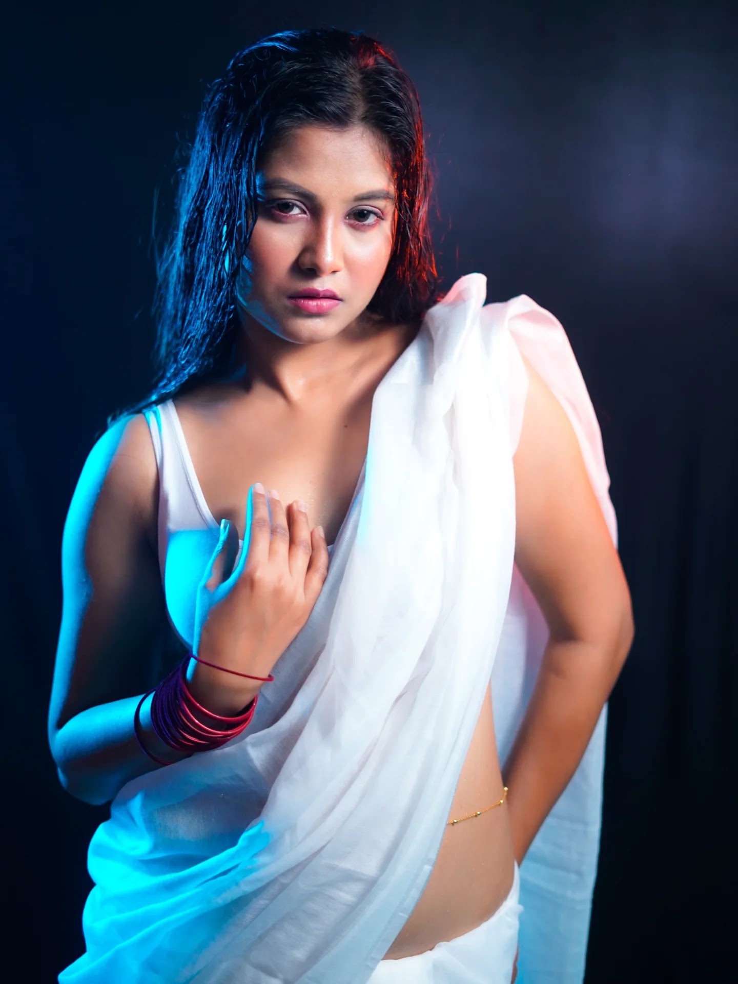 Rimi latest white cotton saree look Rimi latest white cotton saree look