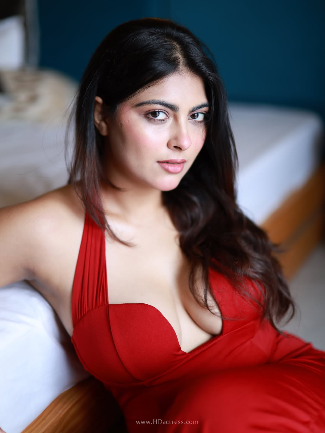 Rivaa Jadoun Latest Red Bodycon Dress Pics