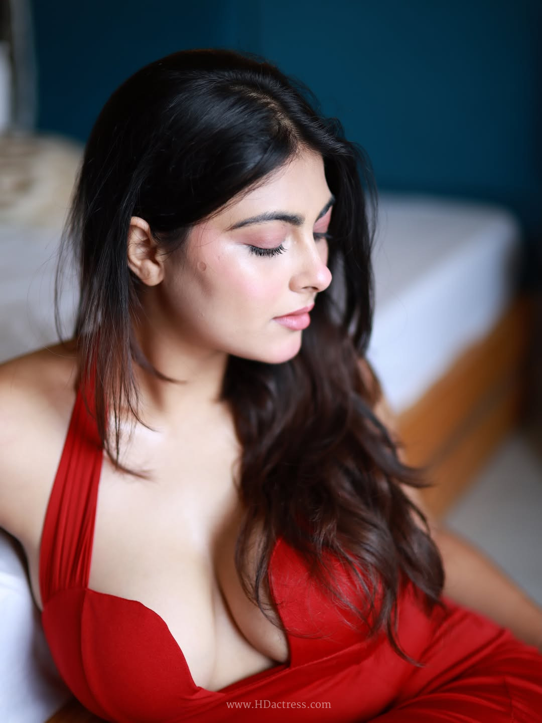 Rivaa Jadoun in vibrant red bodycon dress Rivaa Jadoun in vibrant red bodycon dress