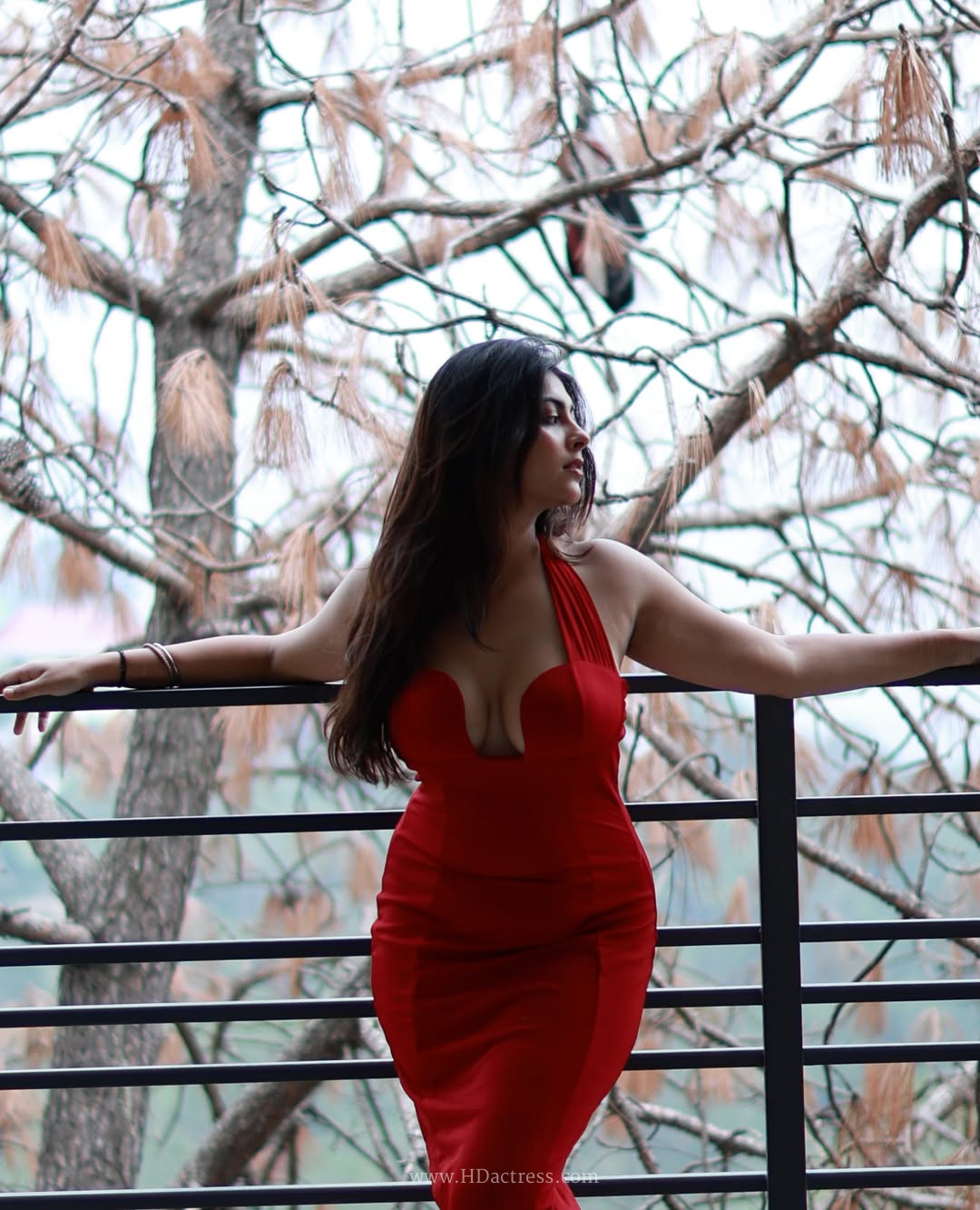 Rivaa Jadoun in vibrant red bodycon dress Rivaa Jadoun in vibrant red bodycon dress