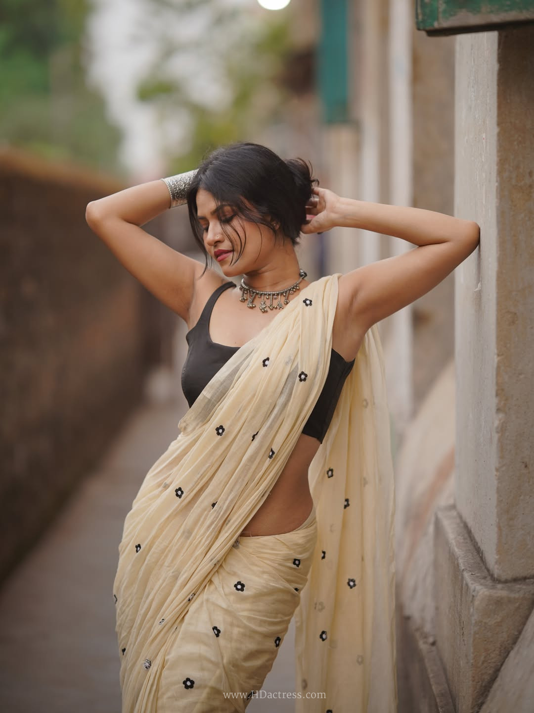Sangitaa Das latest cream sleeveless saree look