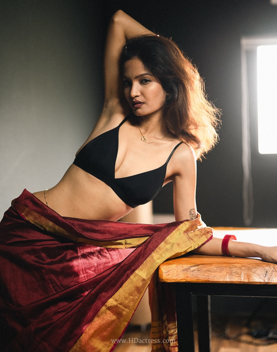 Shailendra Pardeshi Latest Maroon Silk Saree Pics