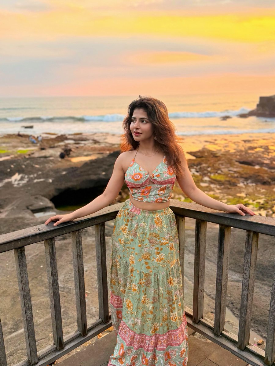 Iswarya Menon F09f98bb Latest Hd Photos 8