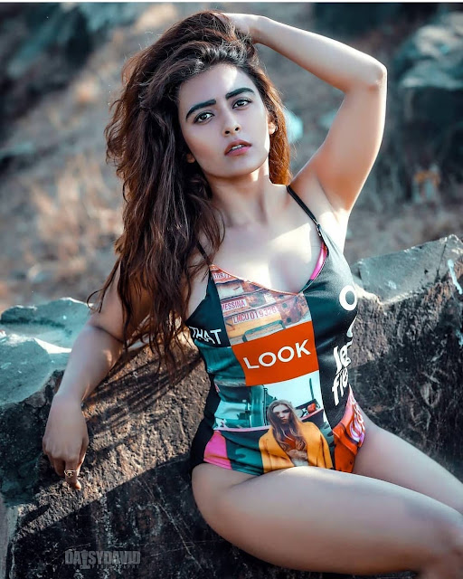 Jinal Joshi Latest Swimsuit Images | HDactress.com
