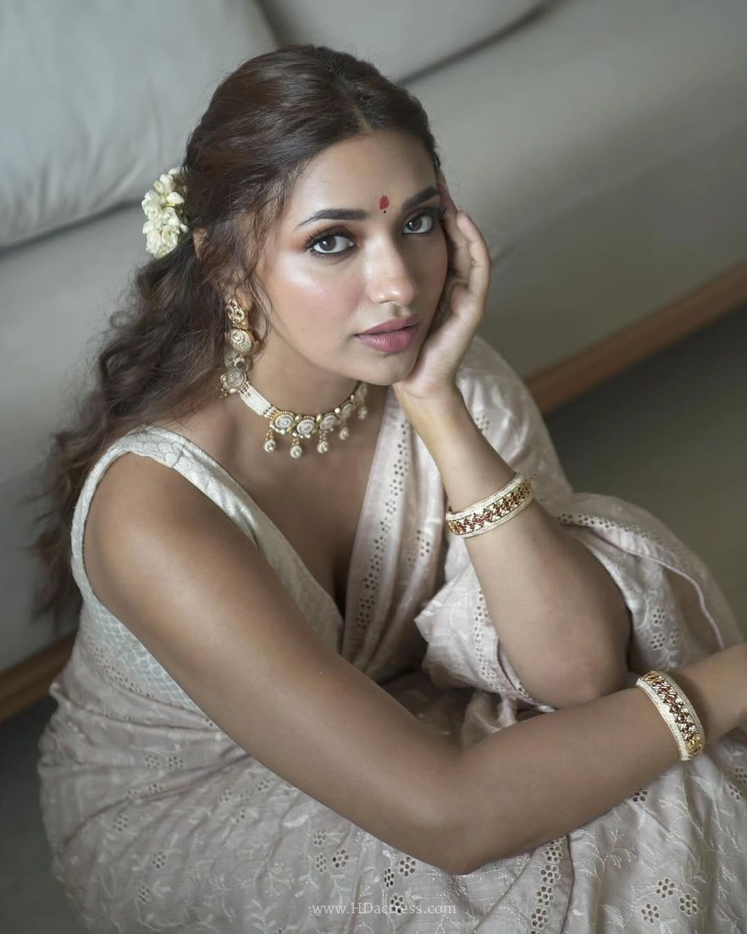 Jiya Shankar latest HD saree look