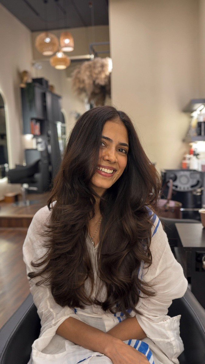 Malavika posing with her new hair cut look. ❤️ #MalavikaMohan