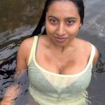 Mallu Actress Anjana Posing In A Glamorous Exclusive Instagram Photoshoot
