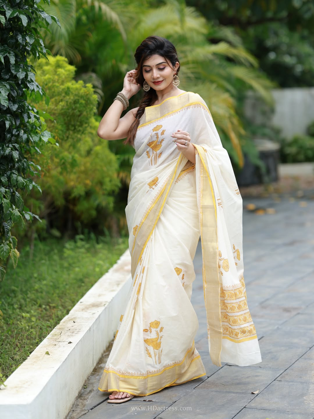 Irene David in traditional Kasavu saree Irene David in traditional Kasavu saree