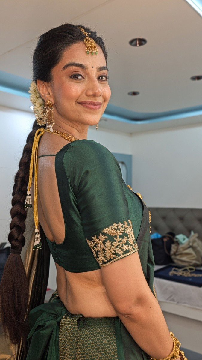 Meenakshi Chaudhary at her best elegant look for a Jewellery ad shooting. ❤️ #MeenakshiChaudhary