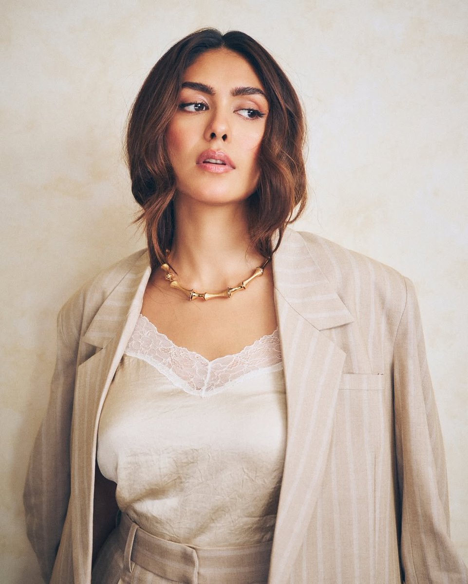 Mrunal Thakur F09fa9b6f09f98bbf09fa48d Latest Hd Photos