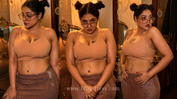 Reshma Pasupuleti Measurements: Height: 5'5" (165 cm) | Weight: 68 kg (150 lbs) | Figure Measurements: 36-30-38 inches | Bra Size: 36D