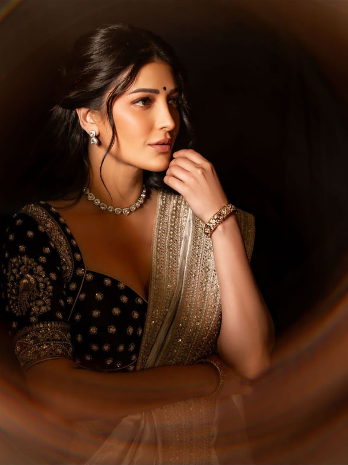 SRUTHY HASSAN ACTRESS IN SAREE LATEST HD PHOTOS | SOUTH INDIAN ACTRESS SRUTHY HASSAN IMAGES – HDactress.com