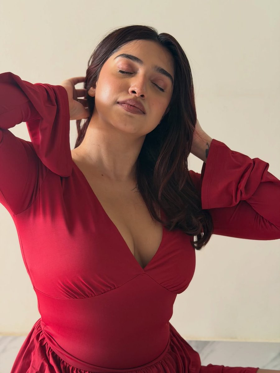 Suzanne Sharon ❤️😘 Latest HD Photos