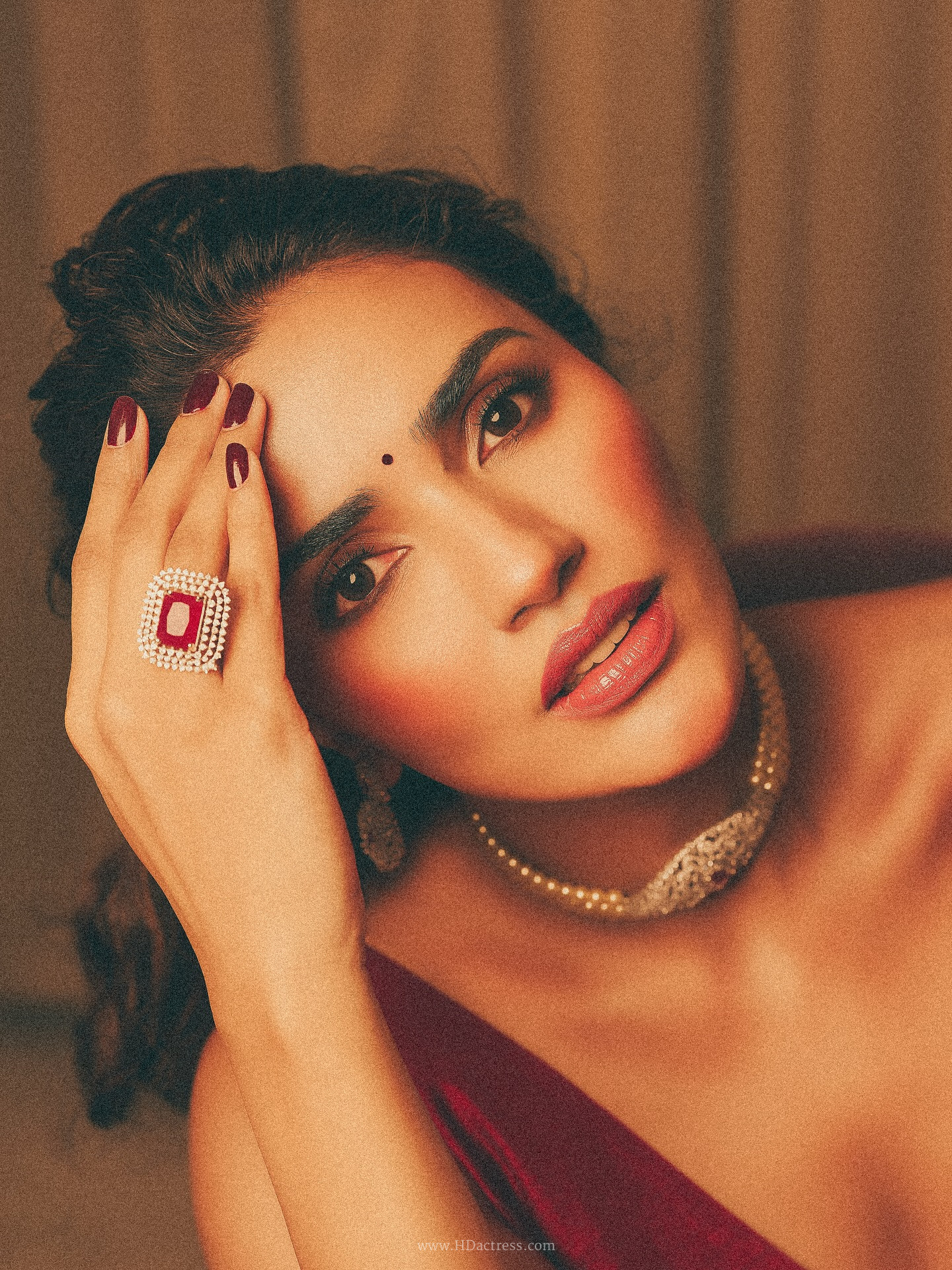Akshara Gowda in crimson red Banarasi silk saree Akshara Gowda in crimson red Banarasi silk saree