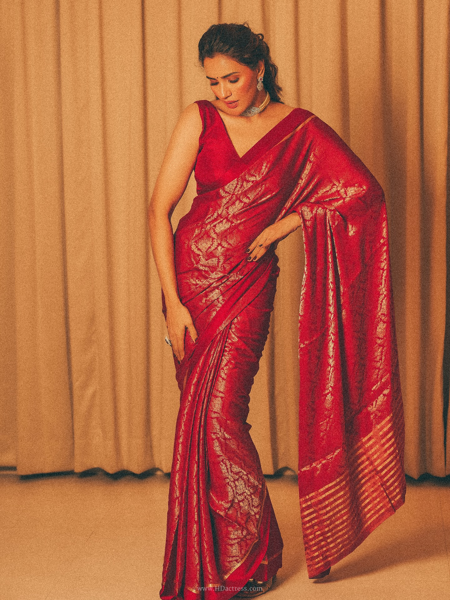 Akshara Gowda in crimson red Banarasi silk saree Akshara Gowda in crimson red Banarasi silk saree