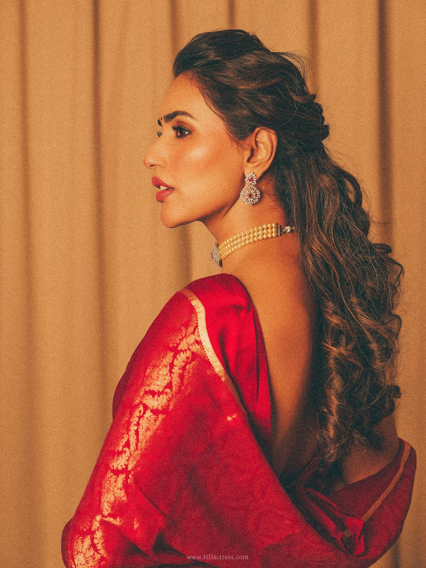 Akshara Gowda in crimson red Banarasi silk saree Akshara Gowda in crimson red Banarasi silk saree