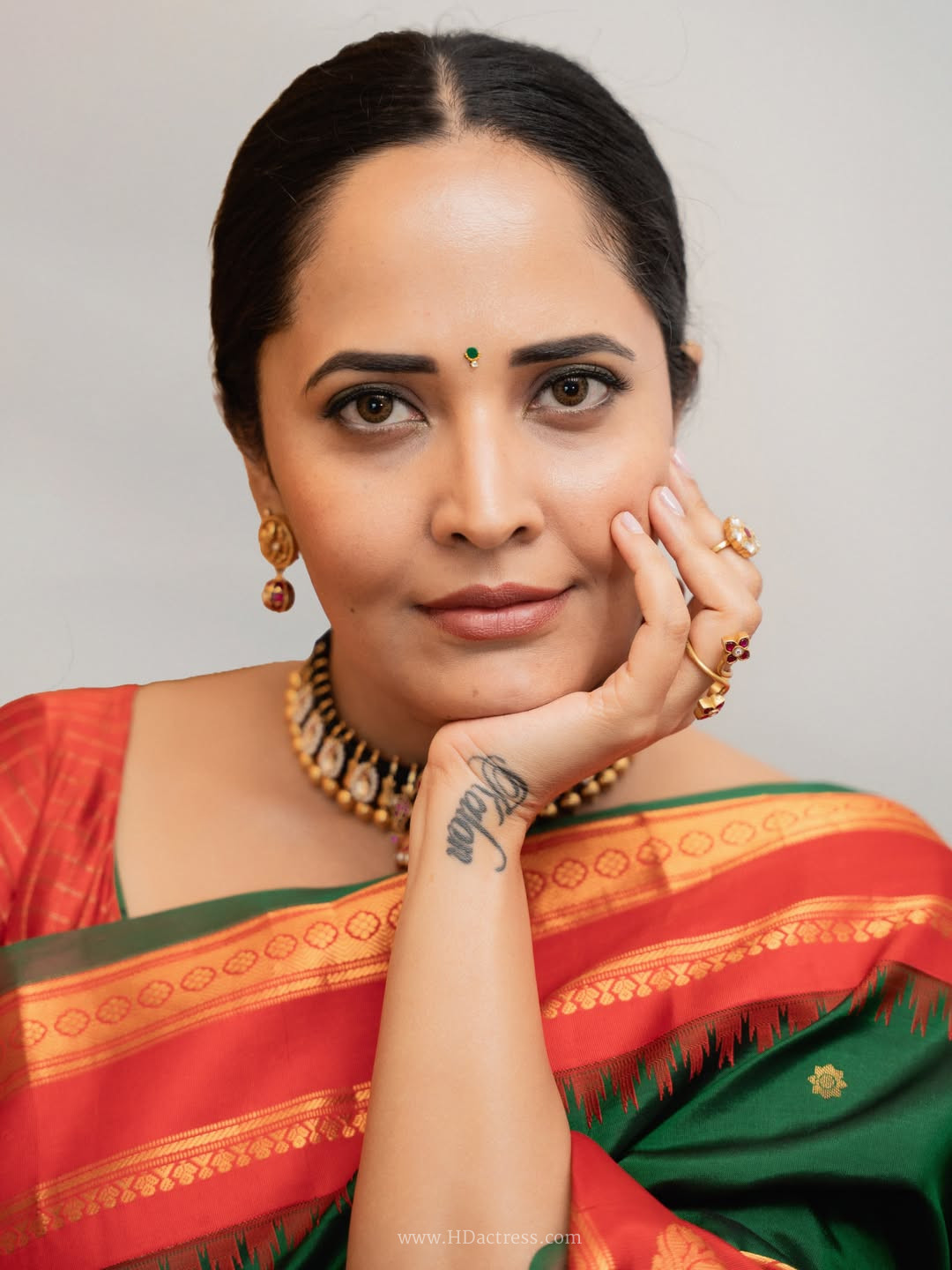 Anasuya Bharadwaj in deep green silk saree Anasuya Bharadwaj in deep green silk saree