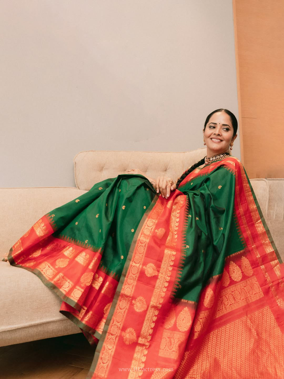 Anasuya Bharadwaj in deep green silk saree Anasuya Bharadwaj in deep green silk saree