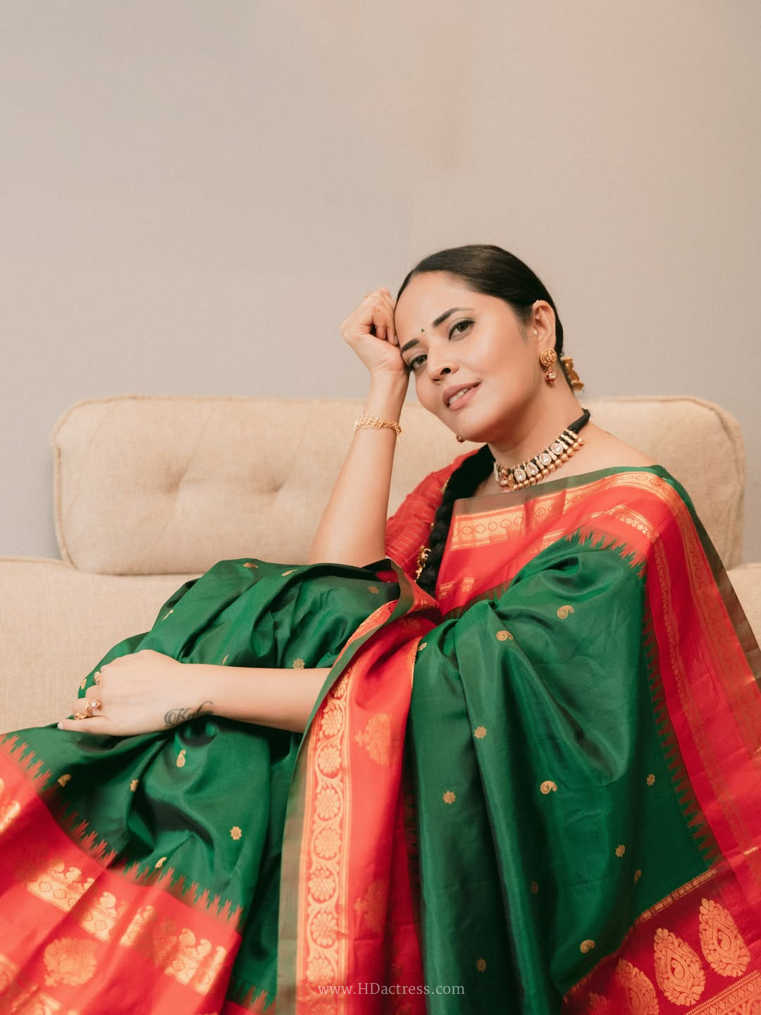 Anasuya Bharadwaj in deep green silk saree Anasuya Bharadwaj in deep green silk saree