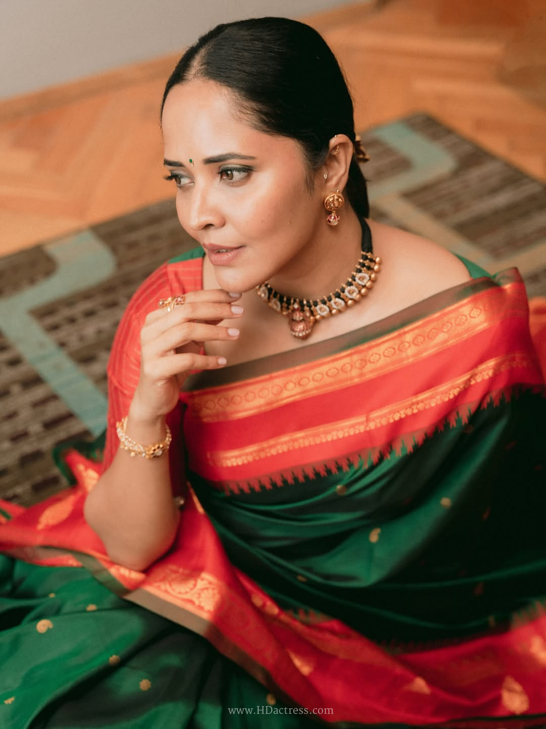 Anasuya Bharadwaj in deep green silk saree Anasuya Bharadwaj in deep green silk saree