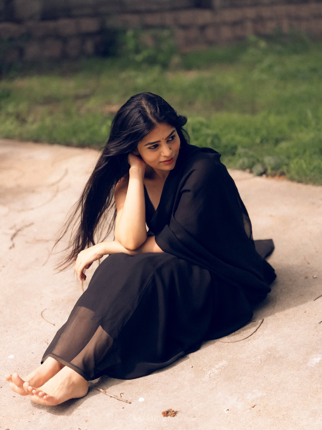 Bandhavi Sridhar in black chiffon saree Bandhavi Sridhar in black chiffon saree