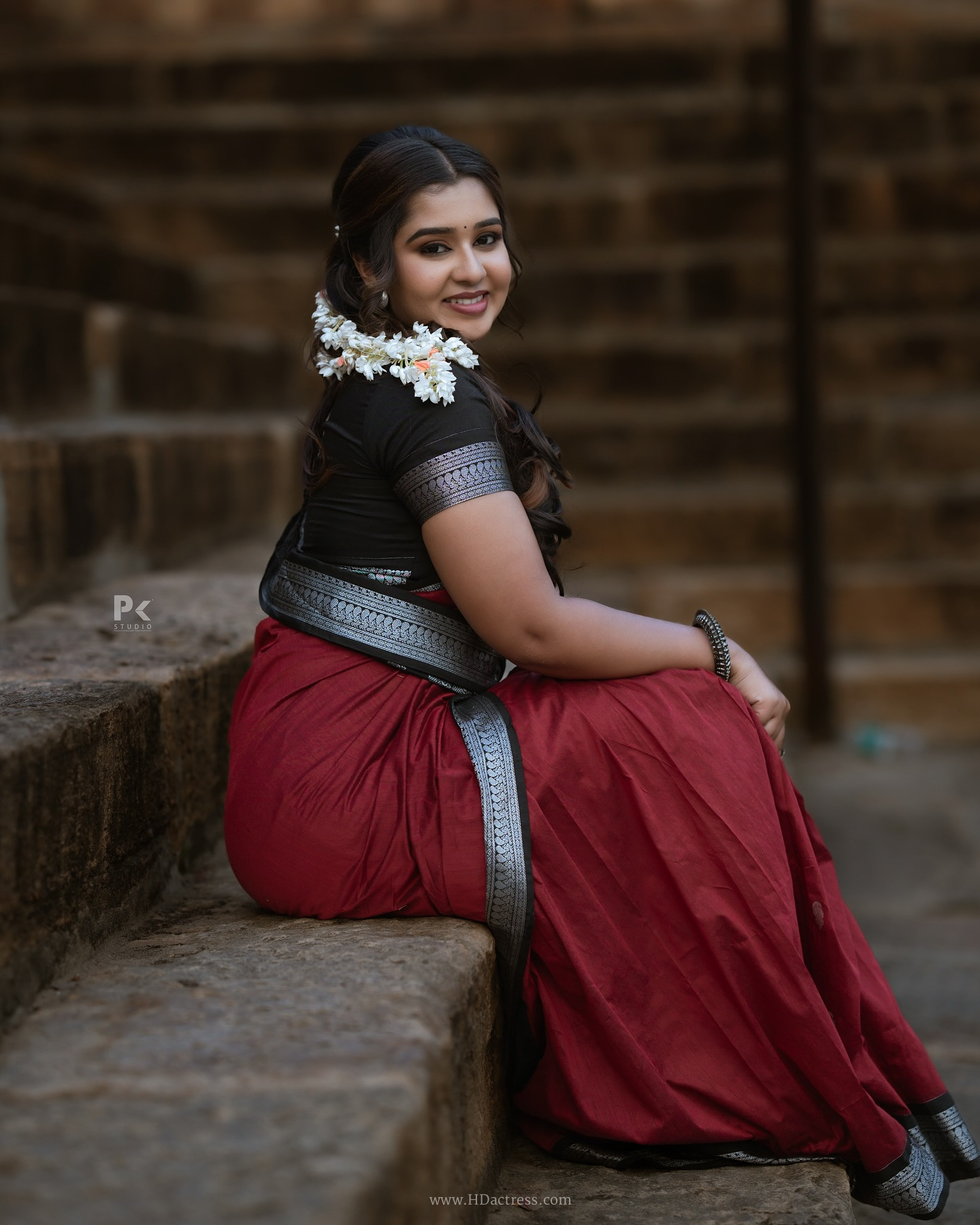 Mouna Guddemane in maroon saree Mouna Guddemane in maroon saree