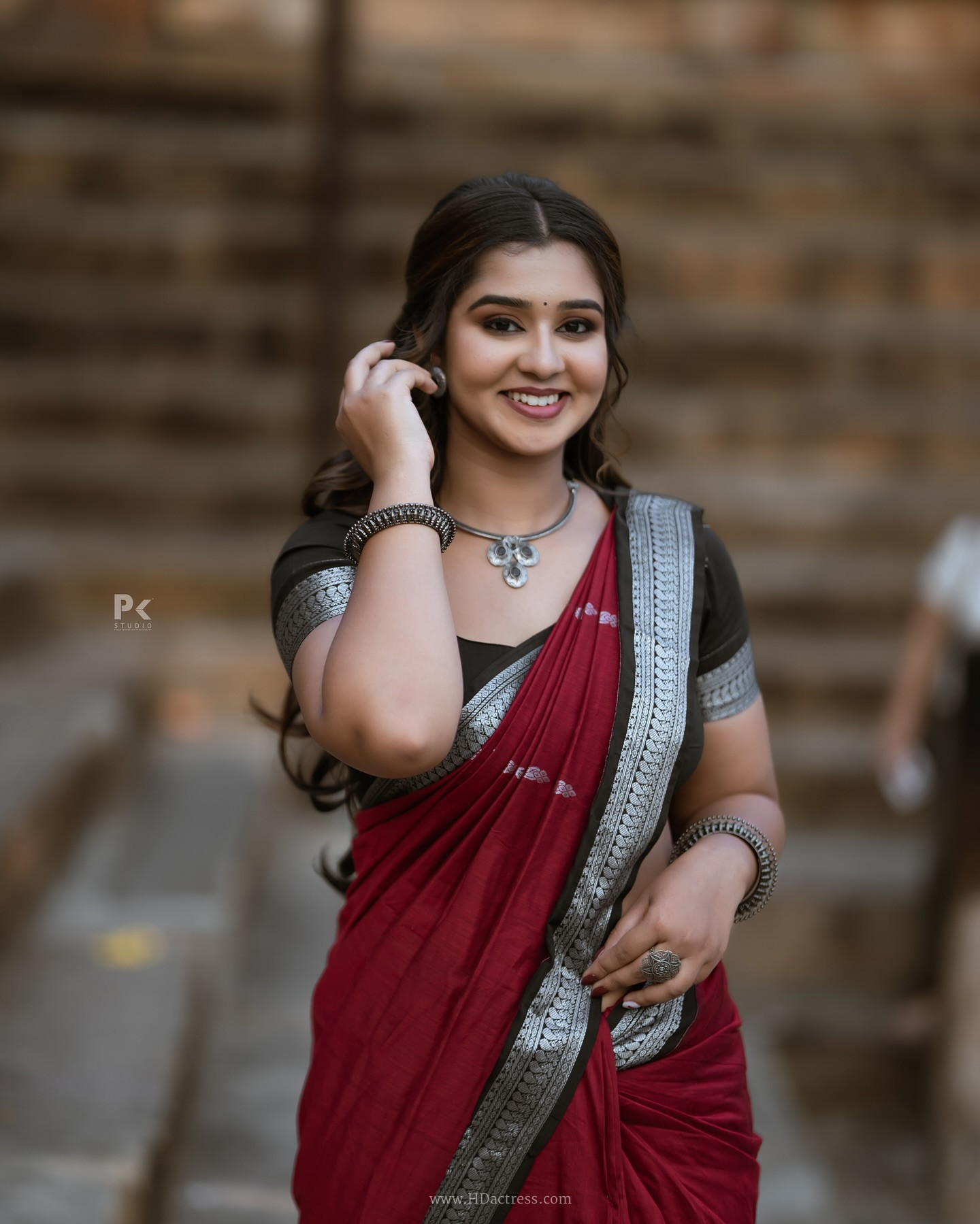 Mouna Guddemane in maroon saree Mouna Guddemane in maroon saree