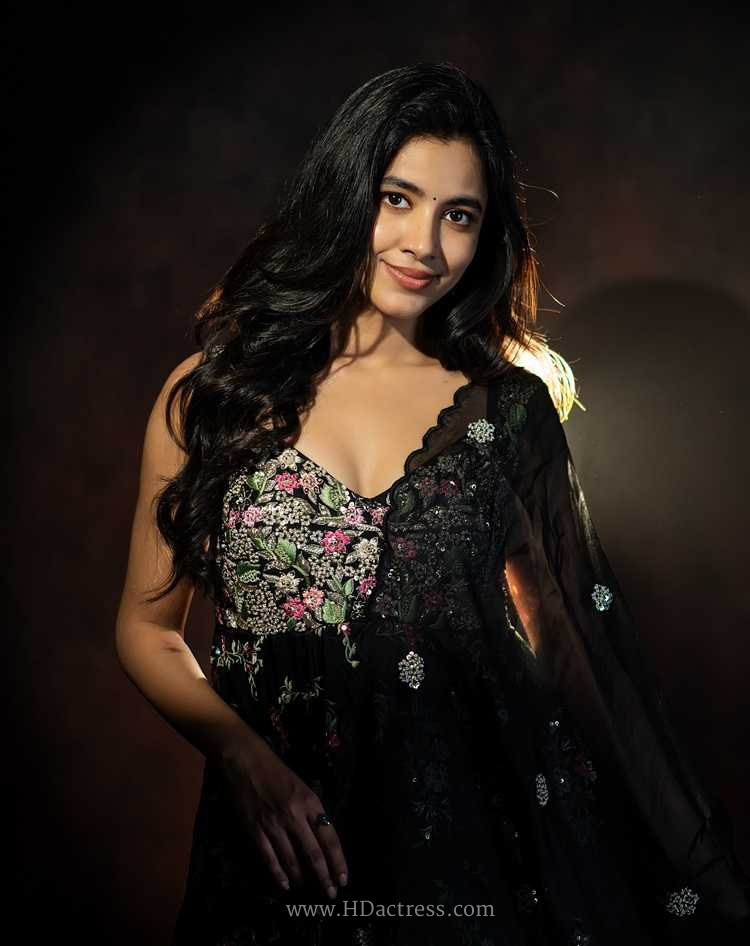 Shivani Nagaram in black georgette saree Shivani Nagaram in black georgette saree