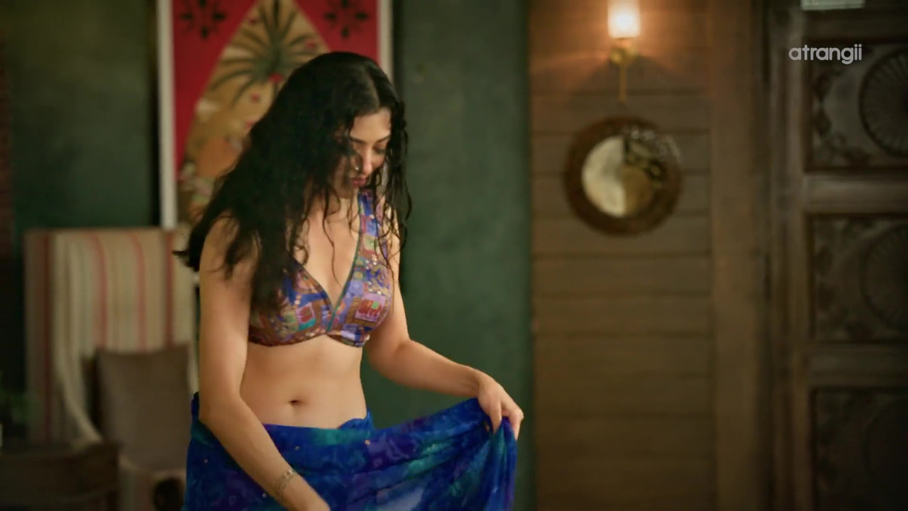 Afreen Alvi Drops Jaw-Dropping Saree Pics from Memory (2026)