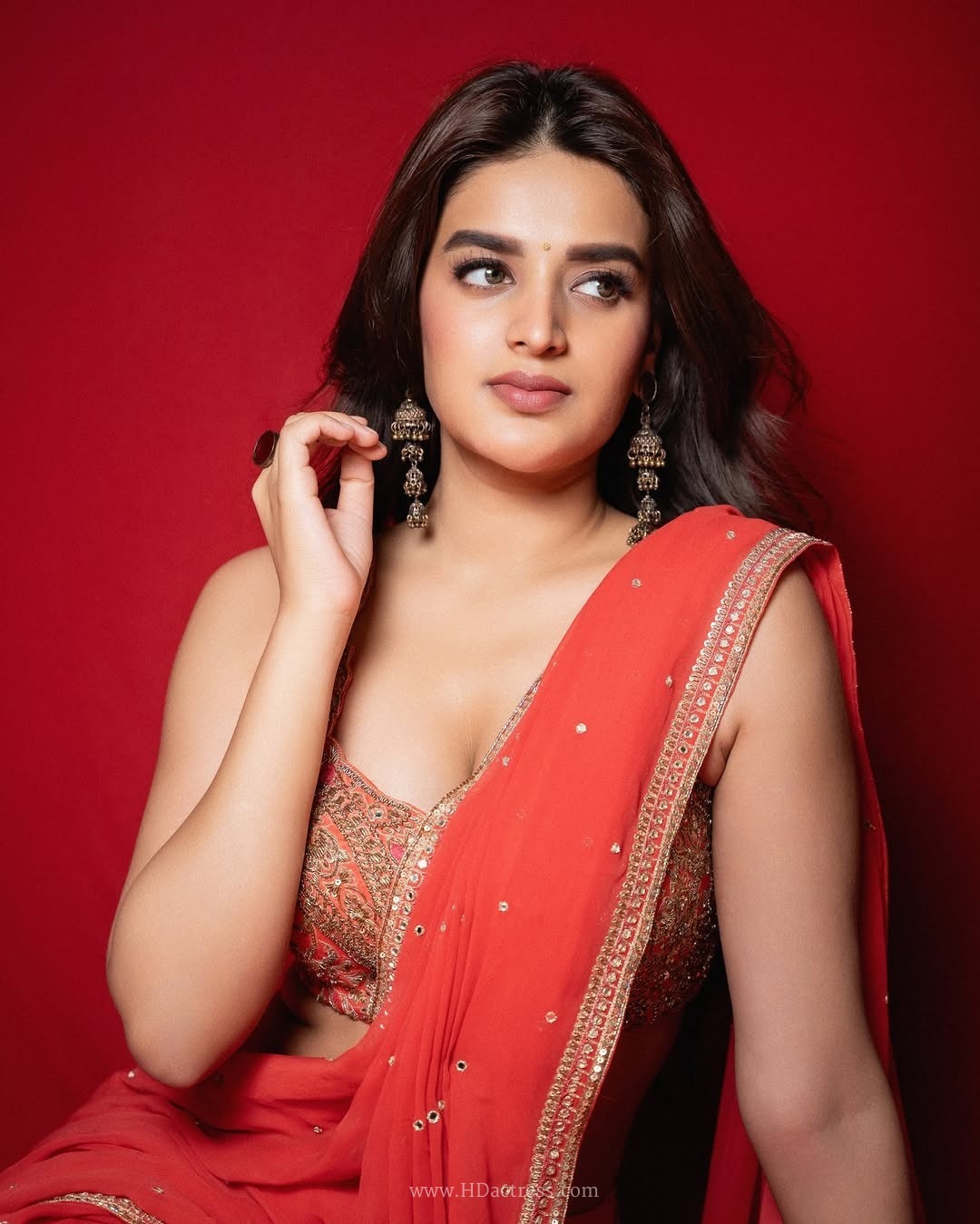 Nidhhi agerwal looks so traditional in sleeveless red saree.. - Image 2 Nidhhi agerwal looks so traditional in sleeveless red saree.. - Image 2