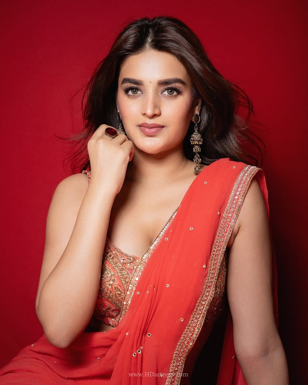 Nidhhi agerwal looks so traditional in sleeveless red saree.. - Image 4 Nidhhi agerwal looks so traditional in sleeveless red saree.. - Image 4