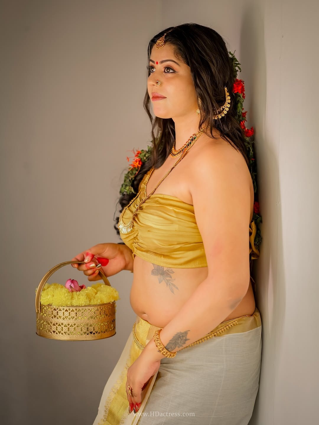 Selby Scaria Looks Gorgeous in Traditional Golden Kerala Kasavu Set - Image 14 Selby Scaria Looks Gorgeous in Traditional Golden Kerala Kasavu Set - Image 14
