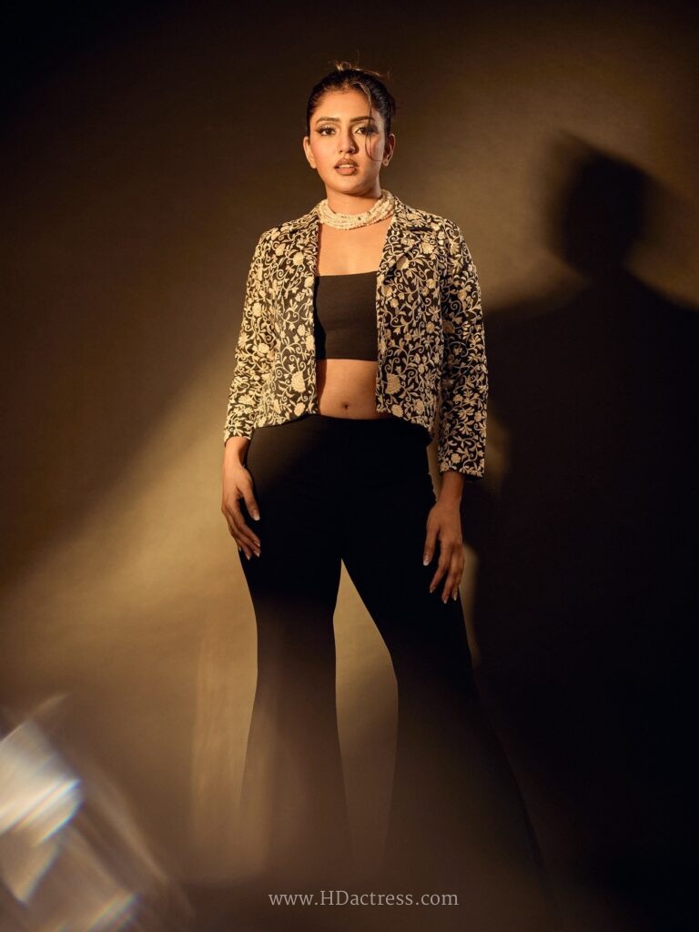 Eeshaa Rebba sexy navel show 