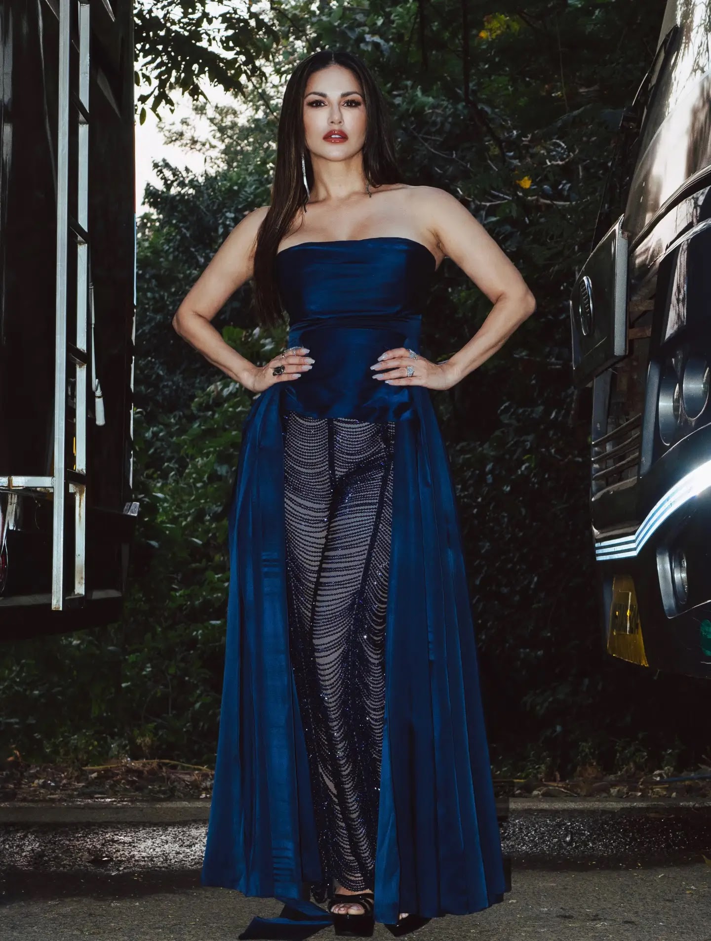 Hindi Actress Sunny Leone Stills In Blue Gown - Image 2 Hindi Actress Sunny Leone Stills In Blue Gown - Image 2