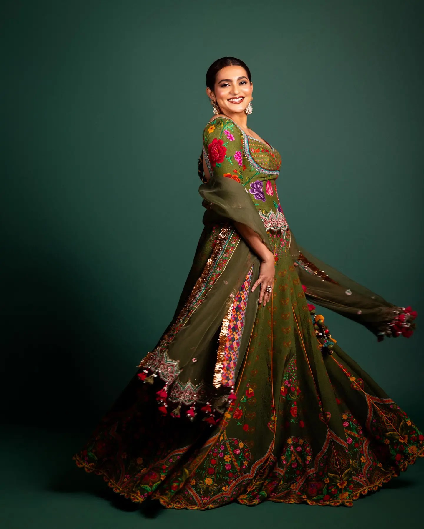Emerald Grace – Parvathy Thiruvothu in a Green Designer Dress - Image 7 Emerald Grace – Parvathy Thiruvothu in a Green Designer Dress - Image 7
