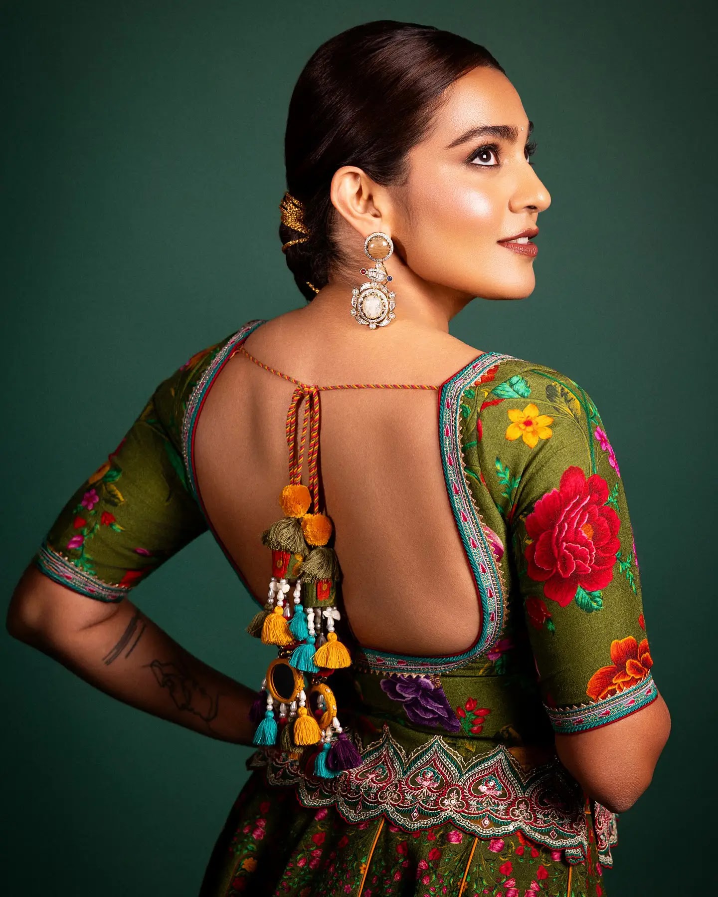 Emerald Grace – Parvathy Thiruvothu in a Green Designer Dress - Image 4 Emerald Grace – Parvathy Thiruvothu in a Green Designer Dress - Image 4