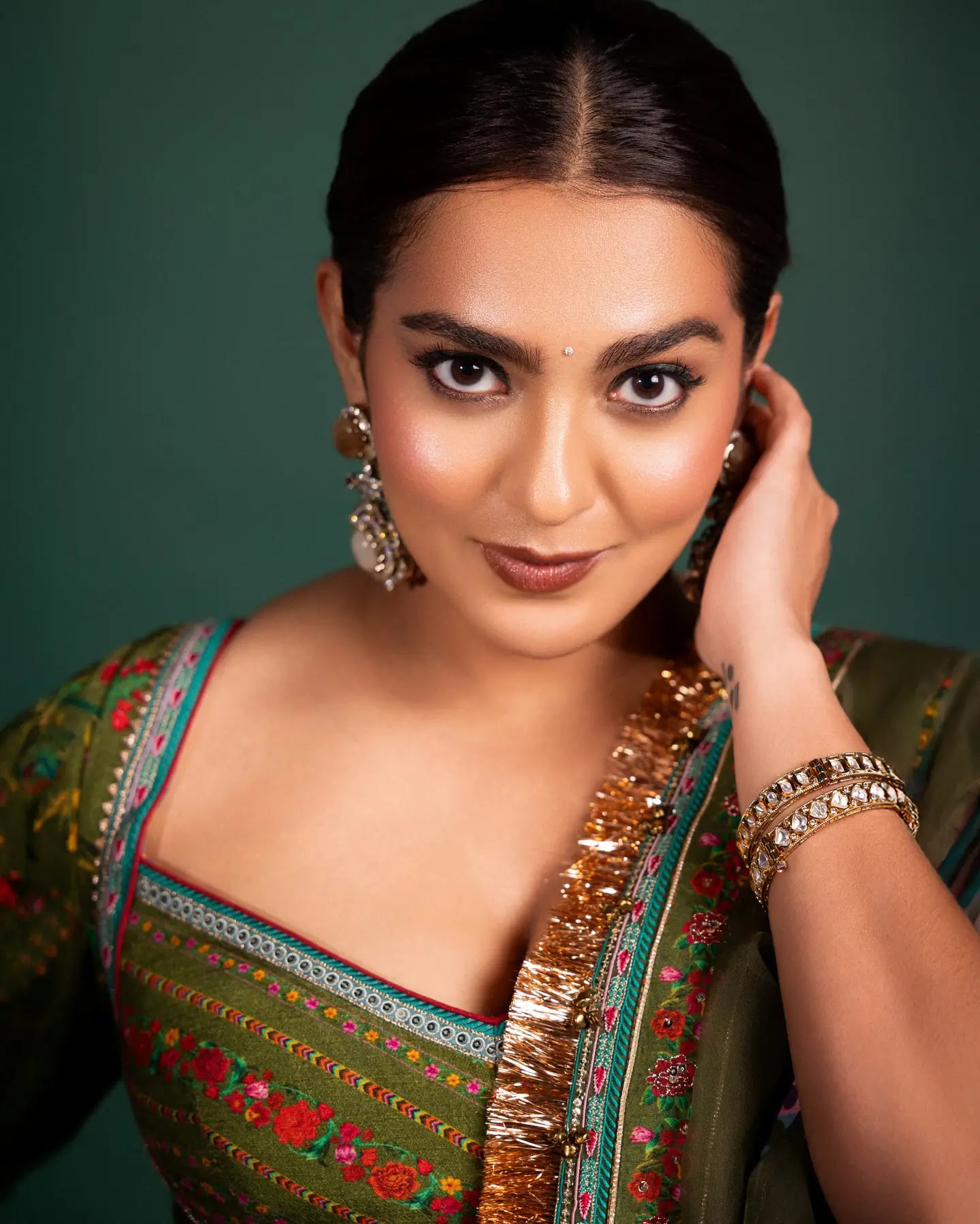 Emerald Grace – Parvathy Thiruvothu in a Green Designer Dress - Image 5 Emerald Grace – Parvathy Thiruvothu in a Green Designer Dress - Image 5