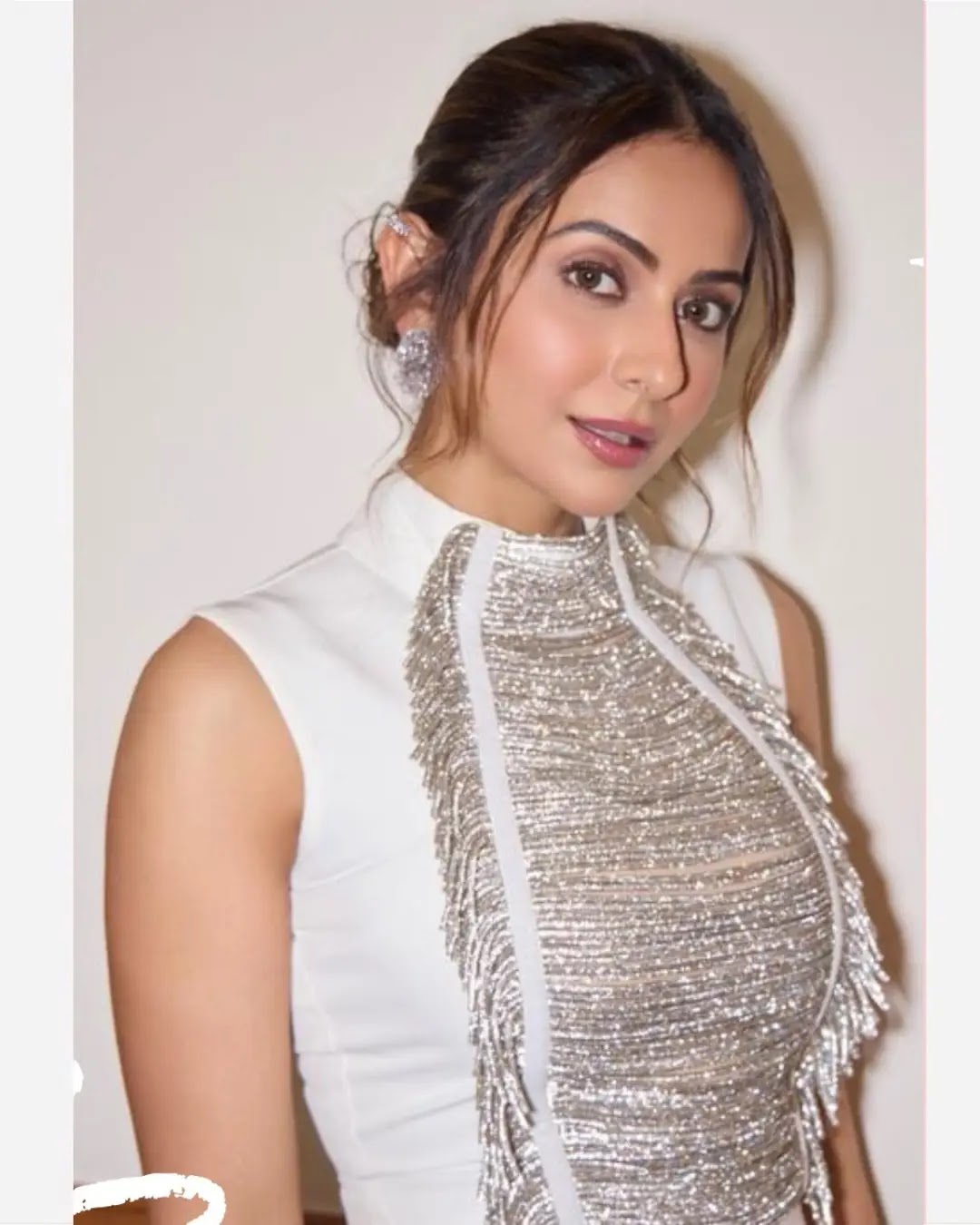 South Delhi Actress Rakul Preet Singh Stunning Looks In White Gown - Image 1