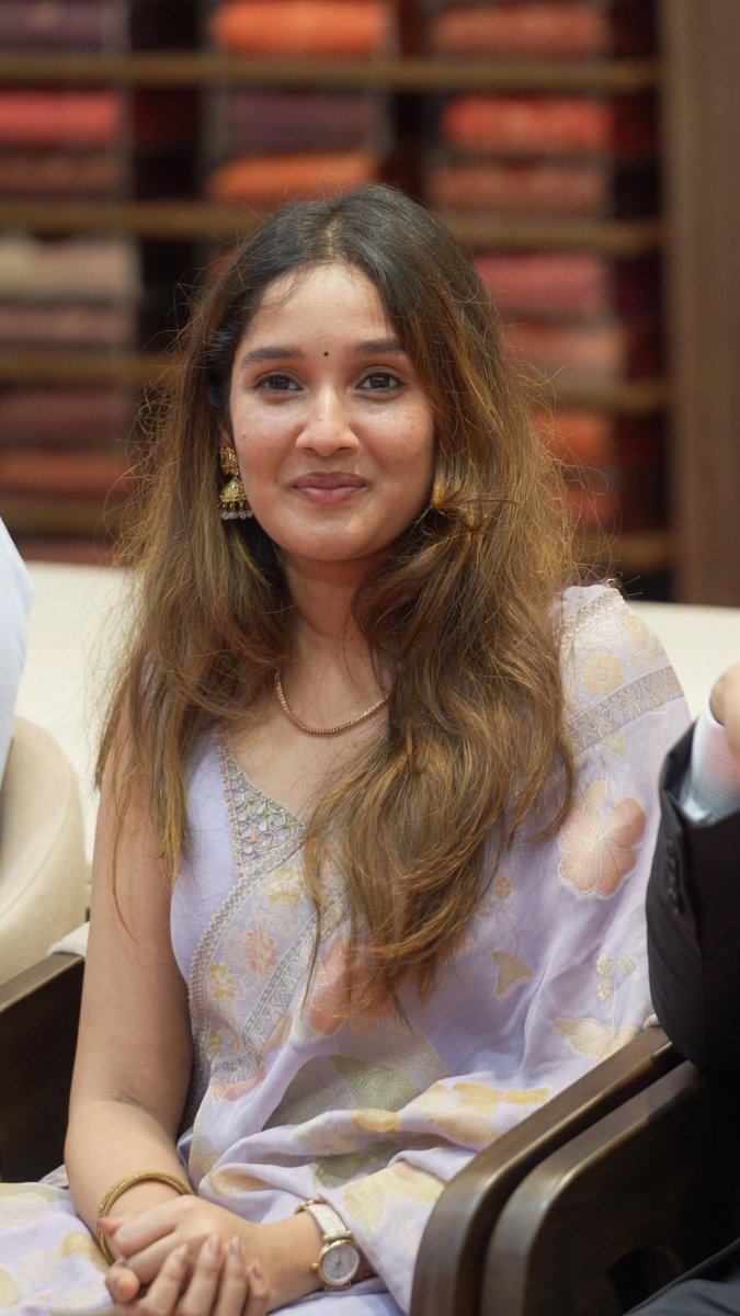 Anikha Surendran in a silk store re-opening event. ❤️ #AnikhaSurendran