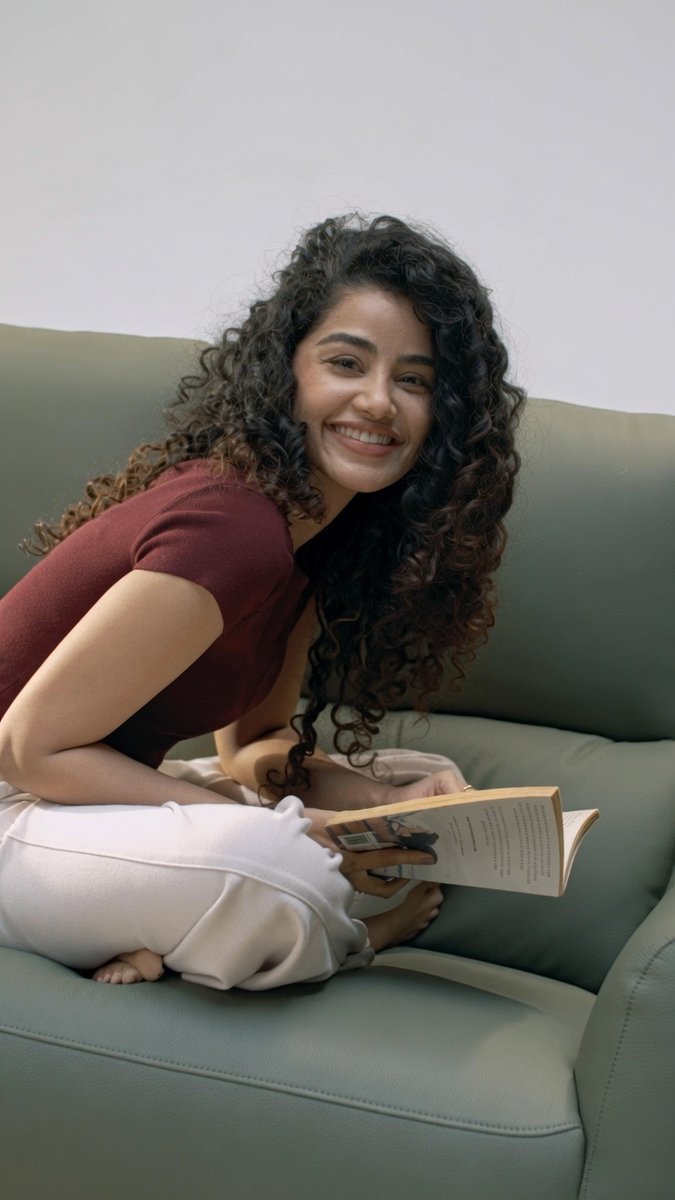 Anupama Parameswaran for the Duroflex new sofa advertisement. ❤️ #AnupamaParameswaran