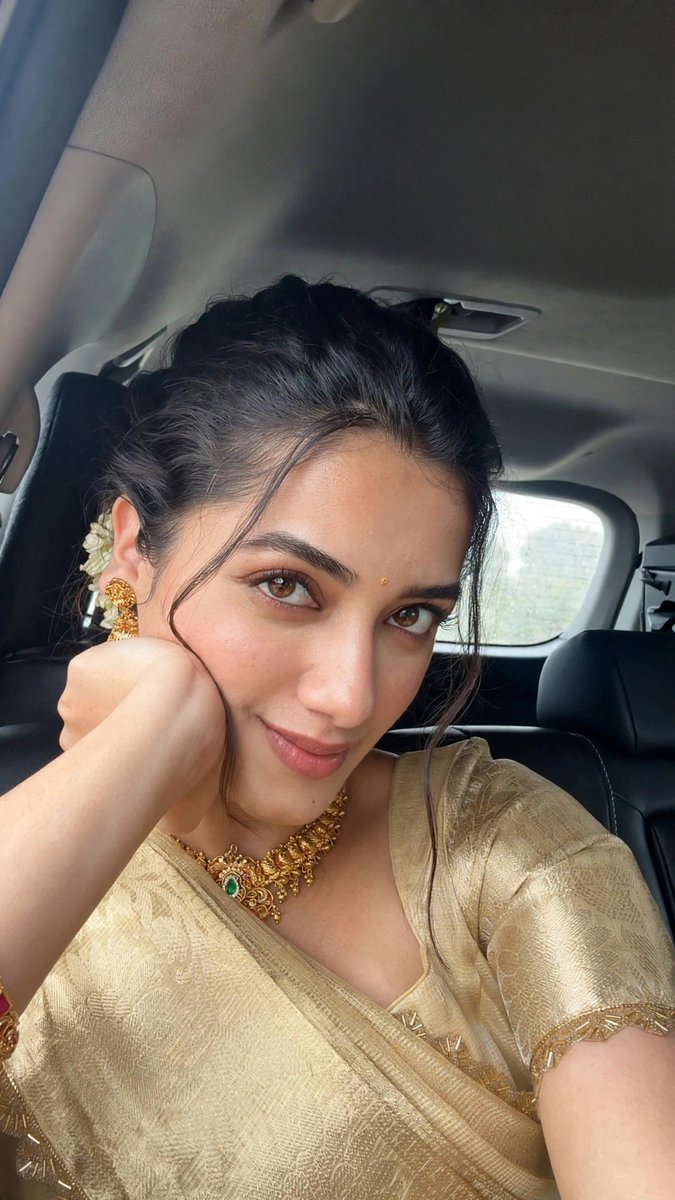 Bhagyashri Borse is always more cutest when taking her own selfie. ❤️ #BhagyashriBorse