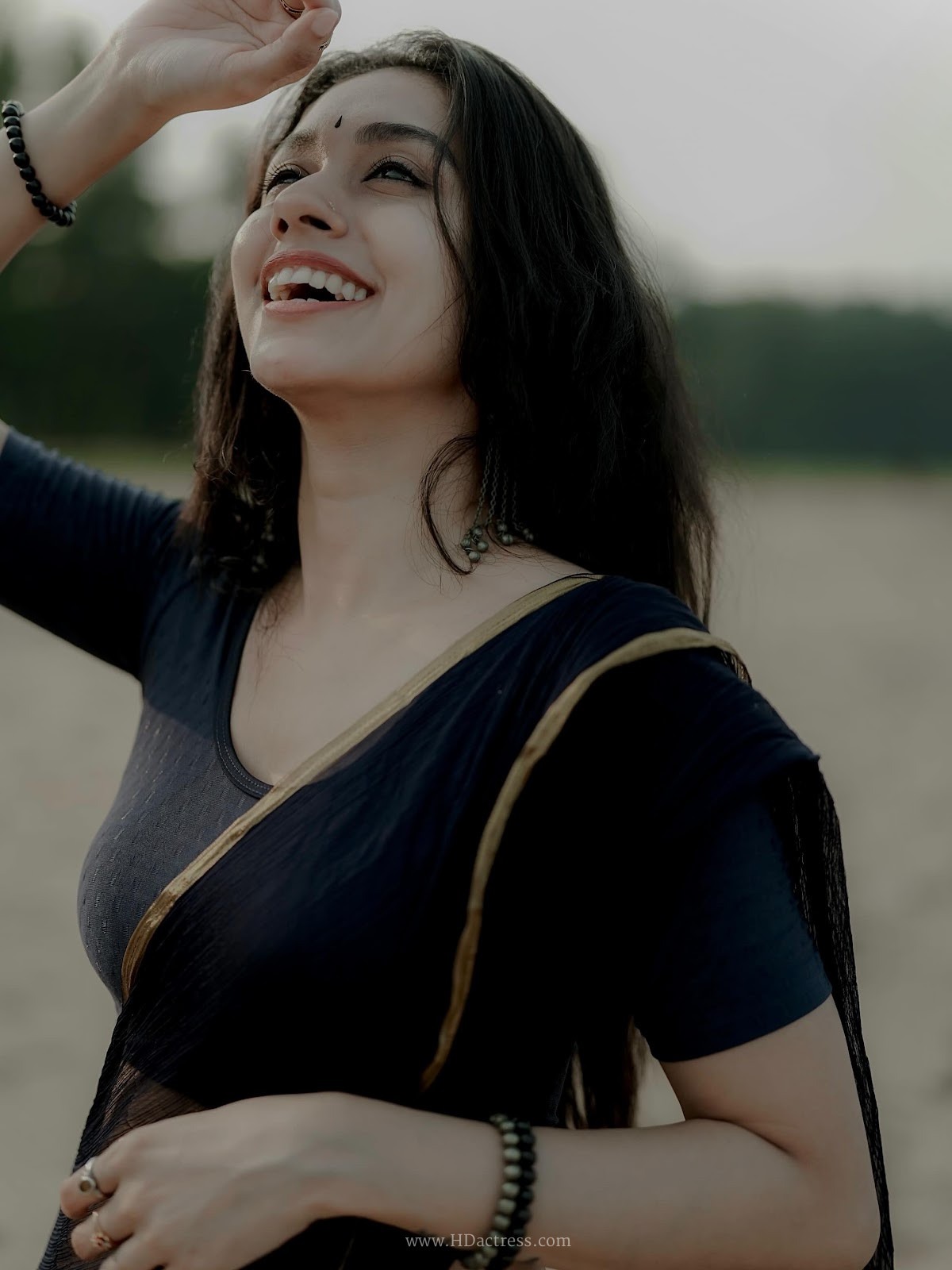 Ziya Vincent in black cotton-linen saree