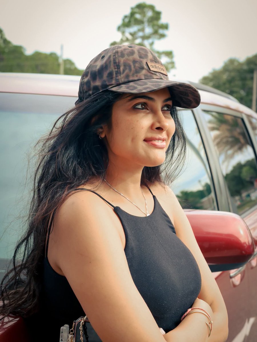 Divi Vadthya 🩶🥰 Latest HD Photos