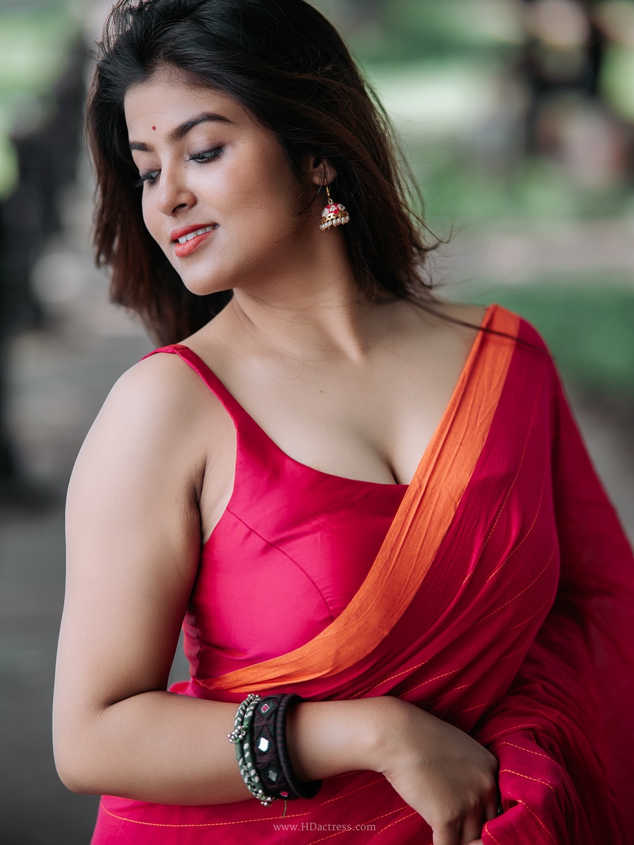 Arpita Panda in bright pink linen saree and matching blouse