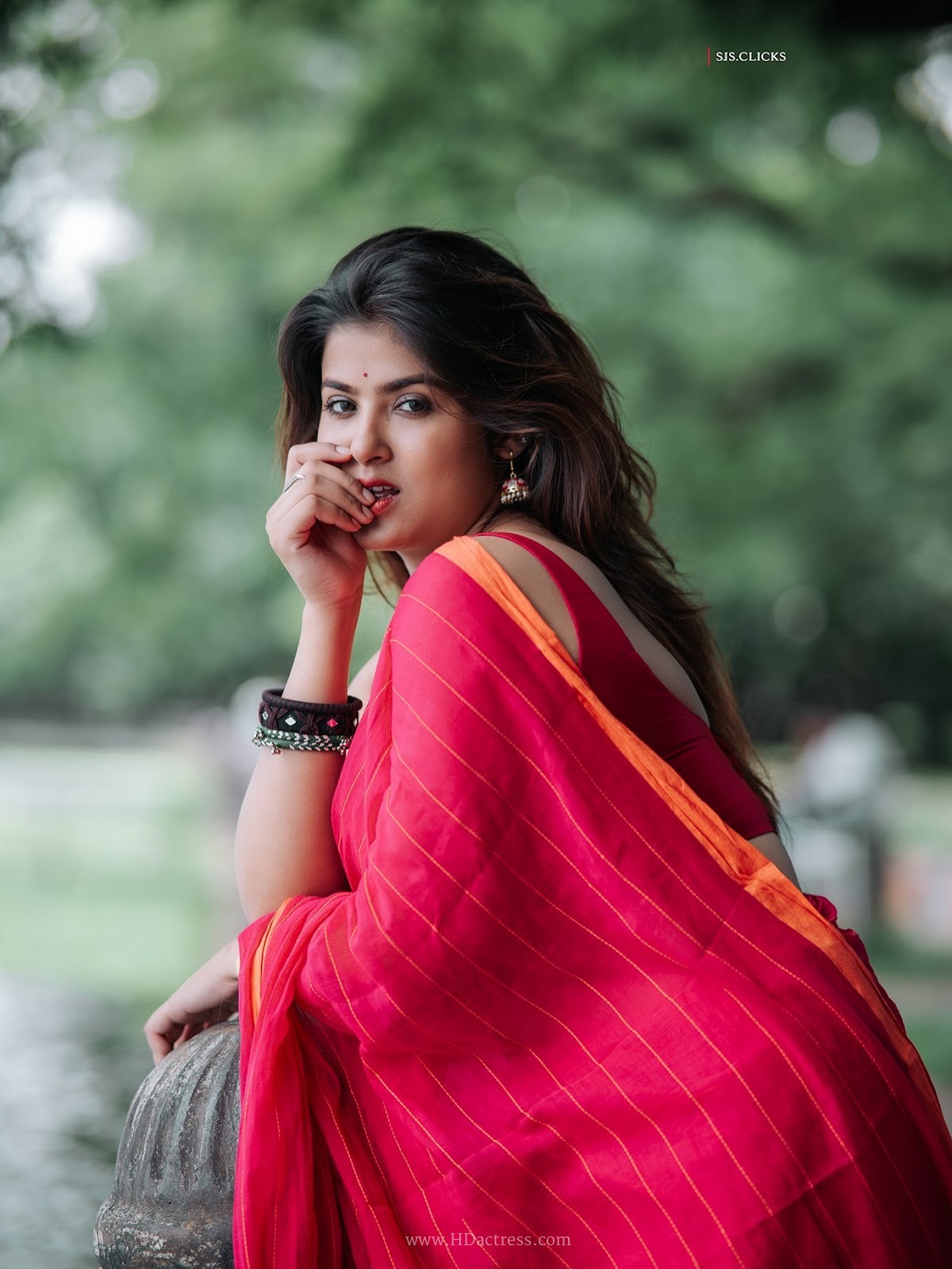 Arpita Panda in bright pink linen saree and matching blouse Arpita Panda in bright pink linen saree and matching blouse