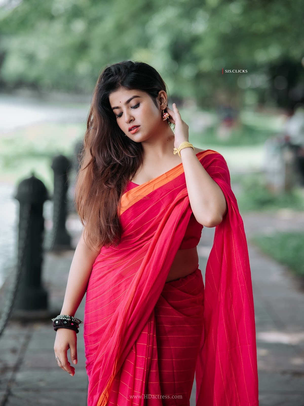 Arpita Panda in bright pink linen saree and matching blouse Arpita Panda in bright pink linen saree and matching blouse