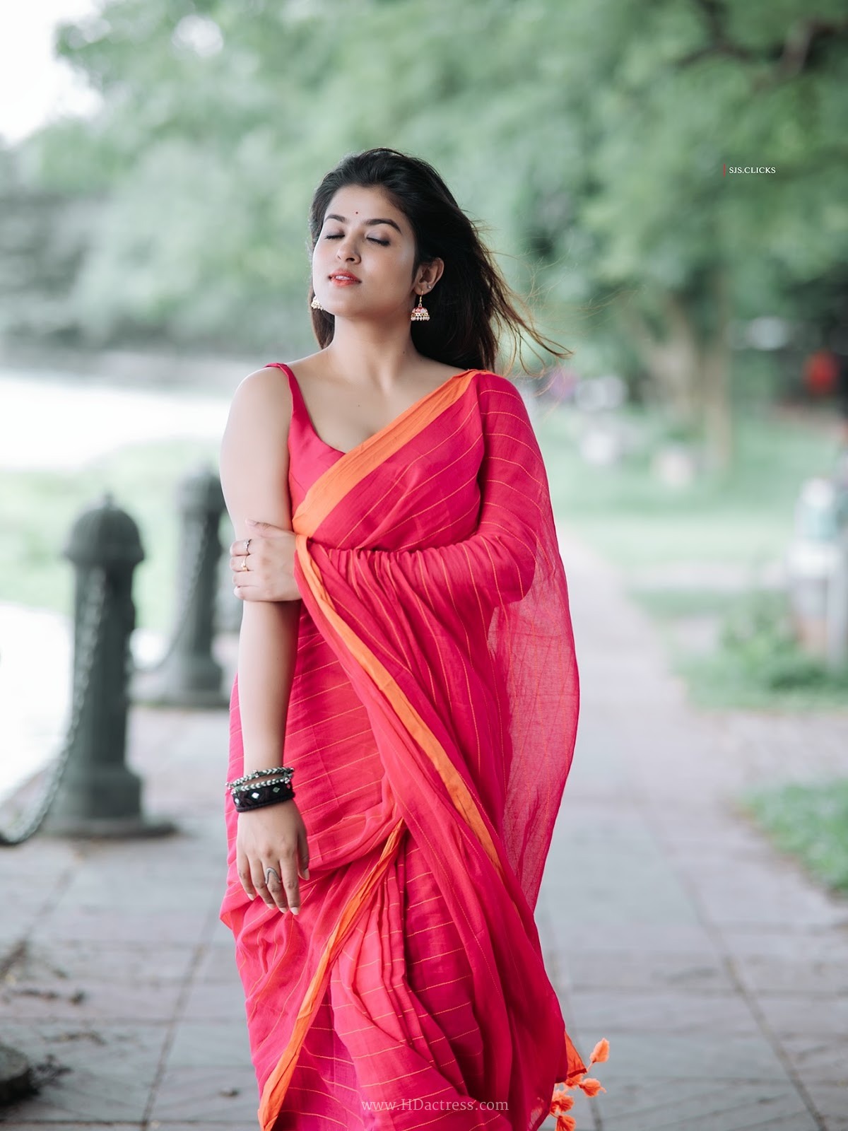 Arpita Panda in bright pink linen saree and matching blouse Arpita Panda in bright pink linen saree and matching blouse