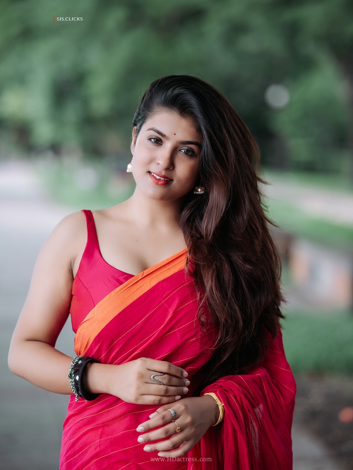 Arpita Panda in bright pink linen saree and matching blouse Arpita Panda in bright pink linen saree and matching blouse